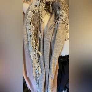 Elegant Vintage Lace Trimmed Scarf